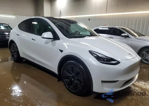 2024 Tesla Model Y z USA, uszkodzony, nr VIN 7SAYGDEE0RF132980